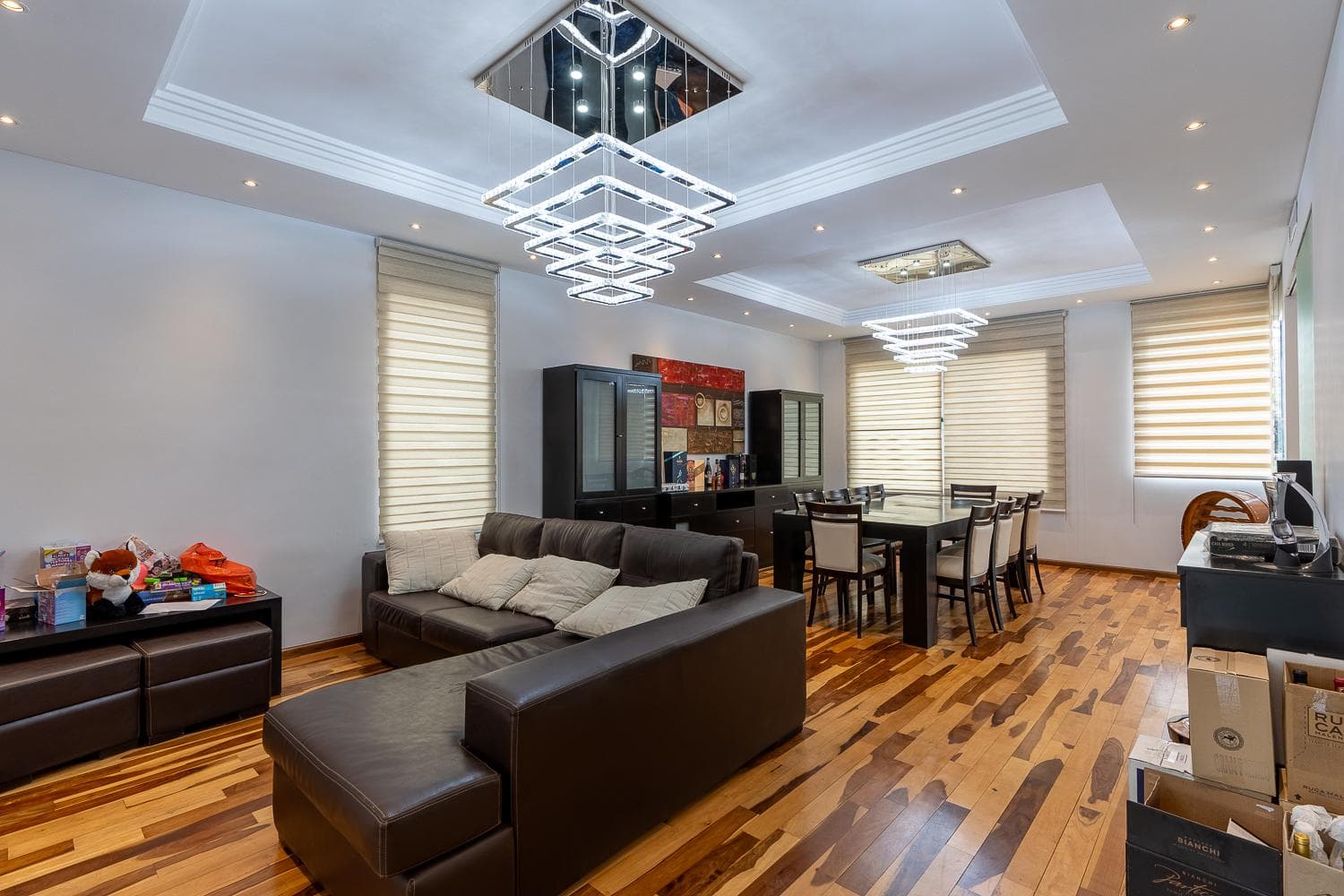 FOR SALE - 4-bedroom house with a pool, barbecue area, and 3 garage spaces - Kentucky Club de Campo, Funes.