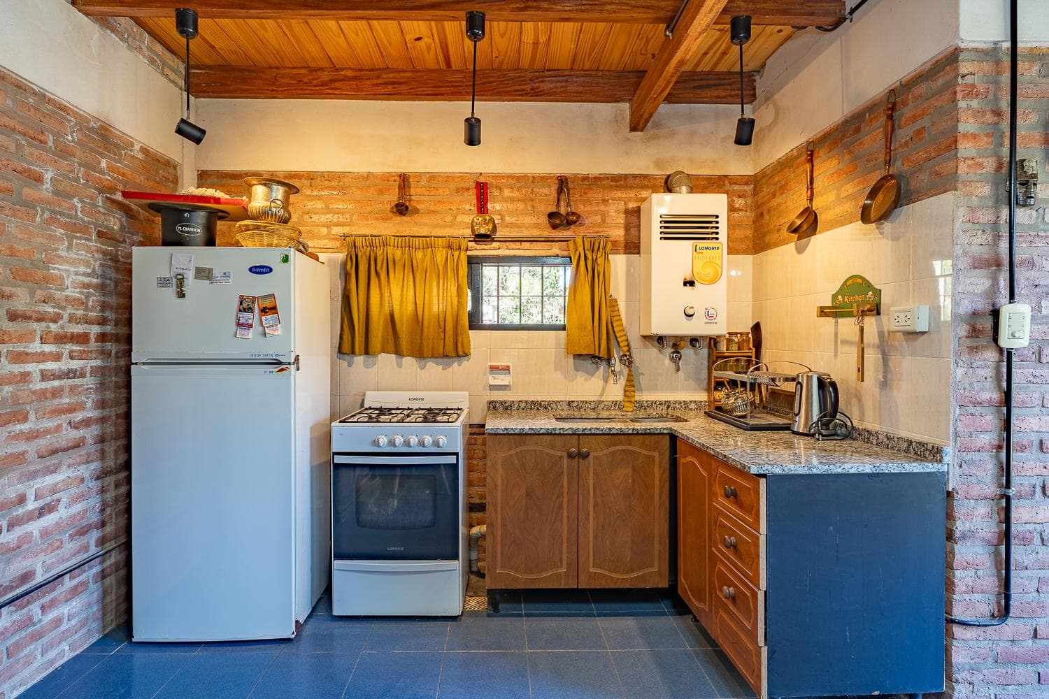 FOR SALE - 2-bedroom house with a pool - Oliveros, Santa Fe.