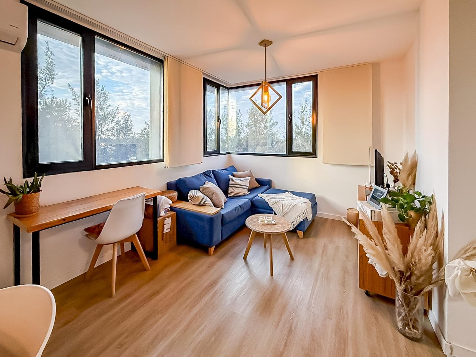 FOR SALE - 2-bedroom apartment with garage. Pilay Condominiums. Palos Verdes, Fisherton.