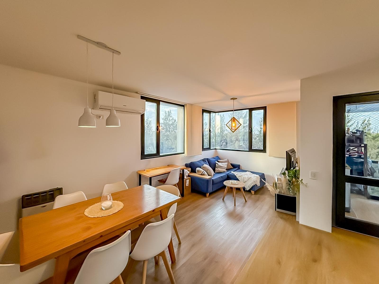 FOR SALE - 2-bedroom apartment with garage. Pilay Condominiums. Palos Verdes, Fisherton.
