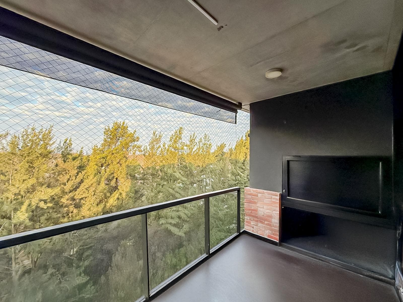 FOR SALE - 2-bedroom apartment with garage. Pilay Condominiums. Palos Verdes, Fisherton.