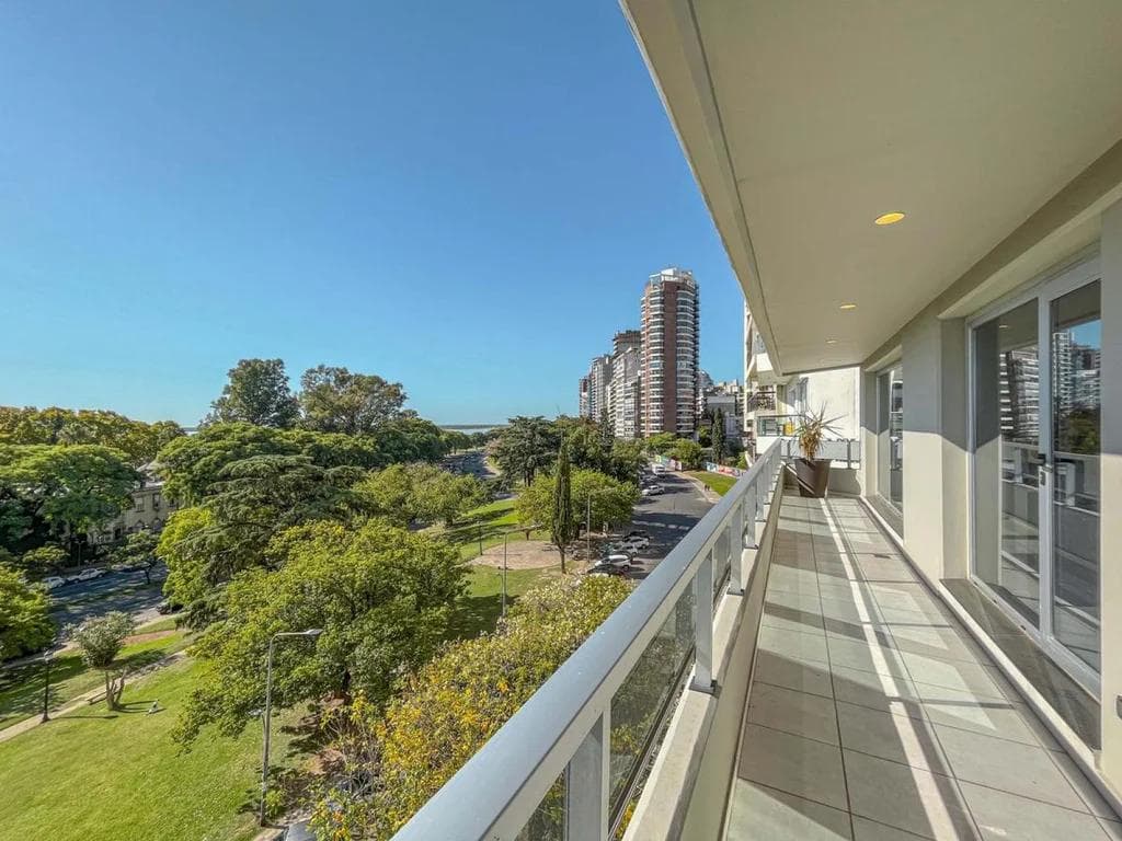 FOR SALE - 3-bedroom apartment with a view of the river. Patio and amenities. Martin, Rosario.