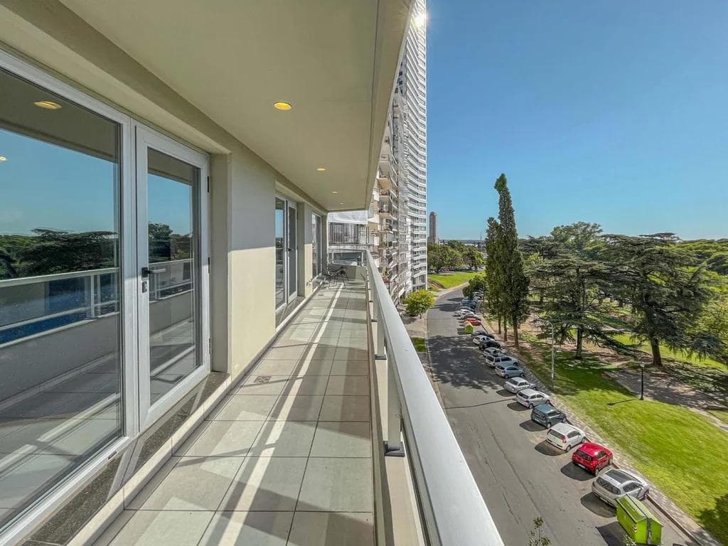 FOR SALE - 3-bedroom apartment with a view of the river. Patio and amenities. Martin, Rosario.