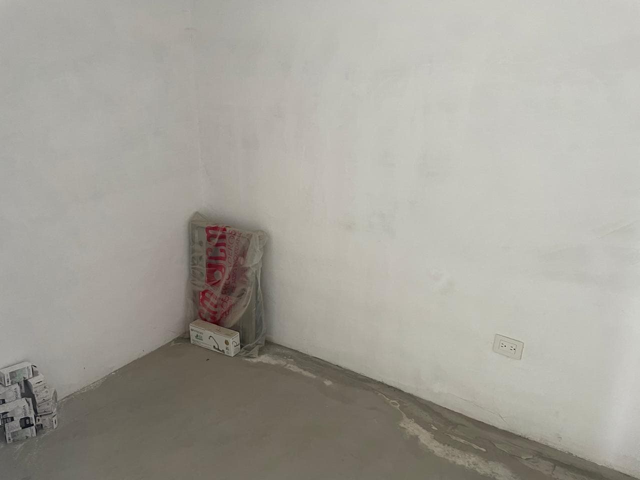 COMMERCIAL SPACE AND 1 UPPER-FLOOR APARTMENT FOR SALE IN JUÁREZ, N.L.