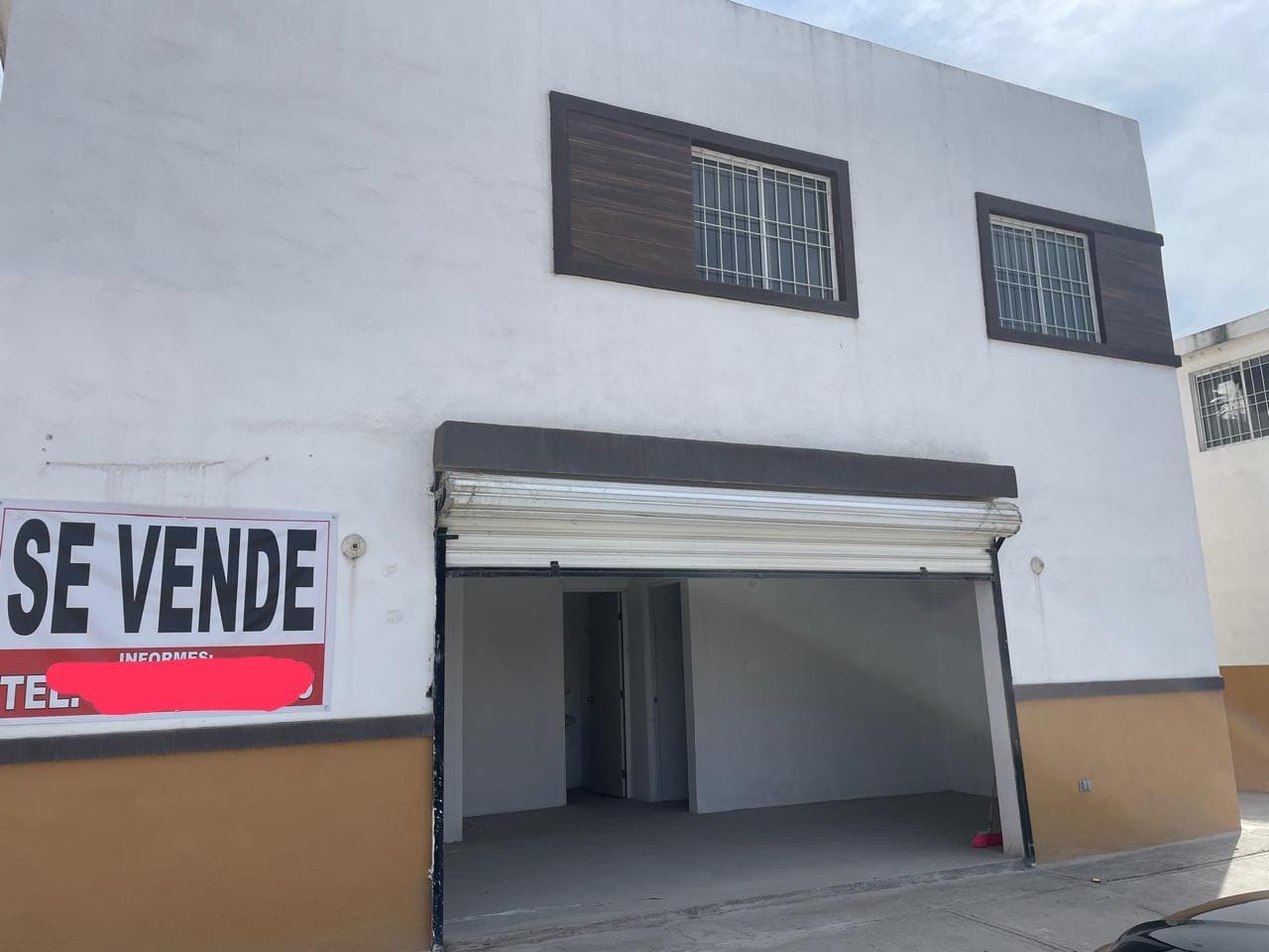 COMMERCIAL SPACE AND 1 UPPER-FLOOR APARTMENT FOR SALE IN JUÁREZ, N.L.
