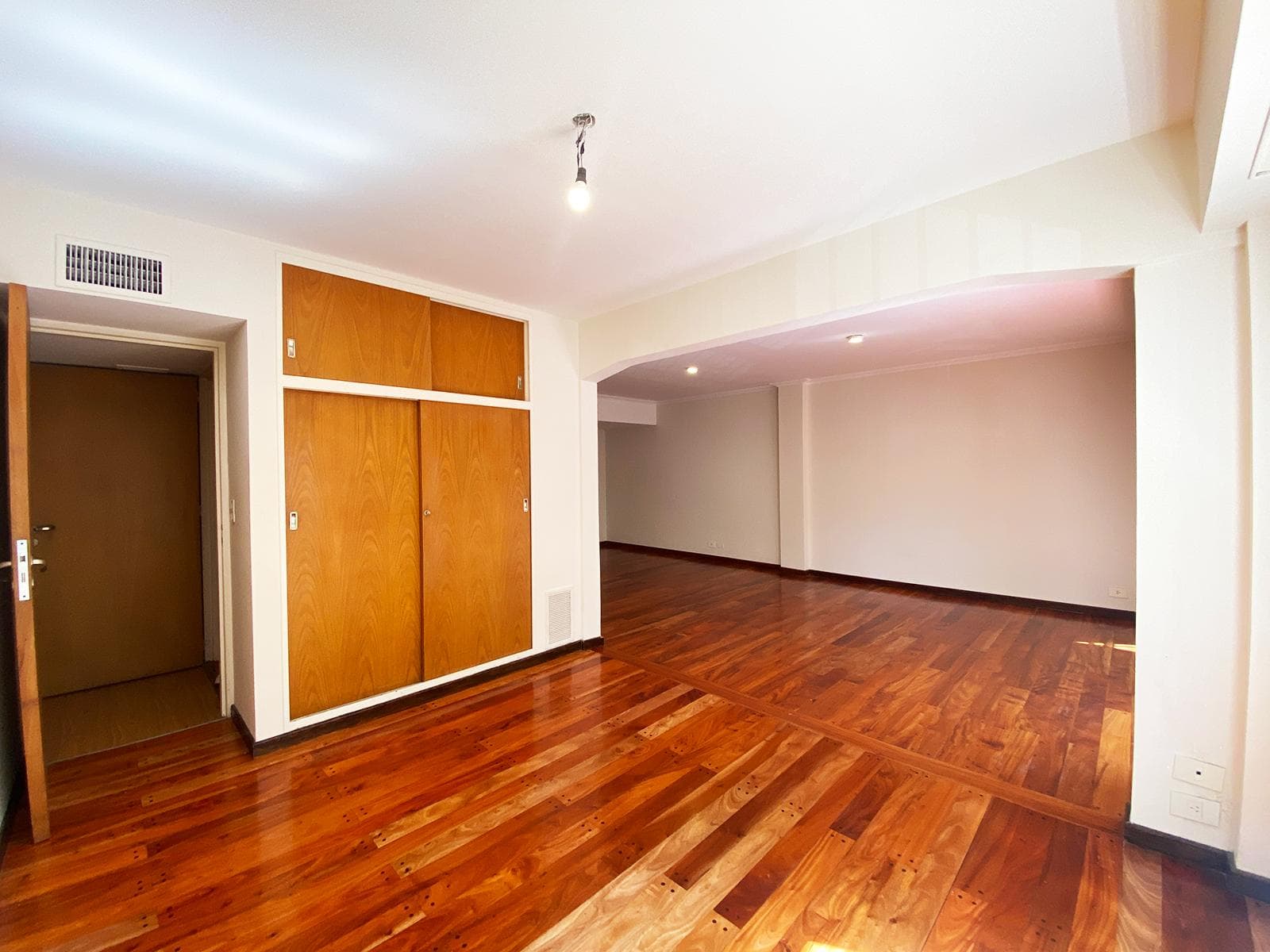 Beautiful 4-room apartment for sale with a garage