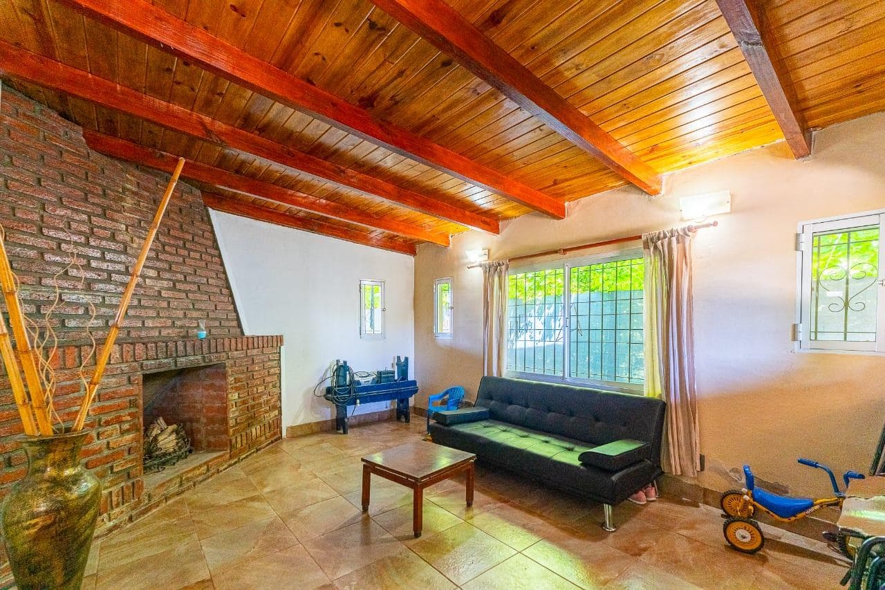 FOR SALE - 2-bedroom house with barbecue area and pool - Villa Elvira neighborhood, Timbúes, San Lorenzo.