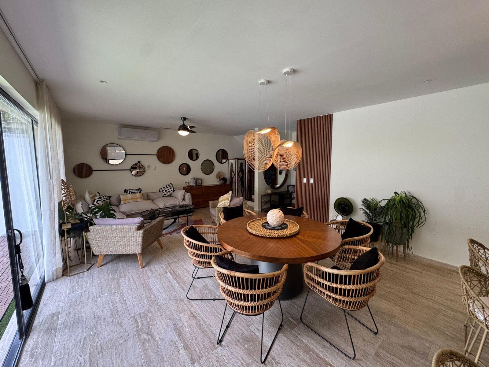 4-BEDROOM HOUSE FOR SALE, 6 MINUTES FROM THE BEACH
