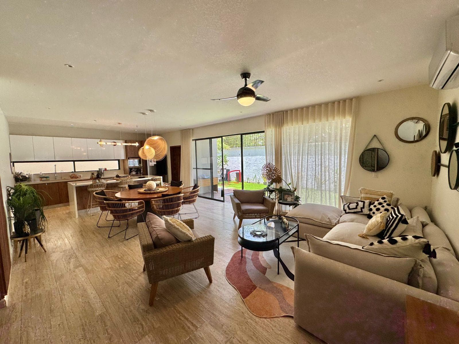 4-BEDROOM HOUSE FOR SALE, 6 MINUTES FROM THE BEACH