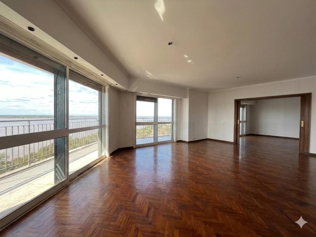 FOR SALE/EXCHANGE - Exclusive 4-bedroom apartment with a direct view of the river. Barrio Martin, Rosario.