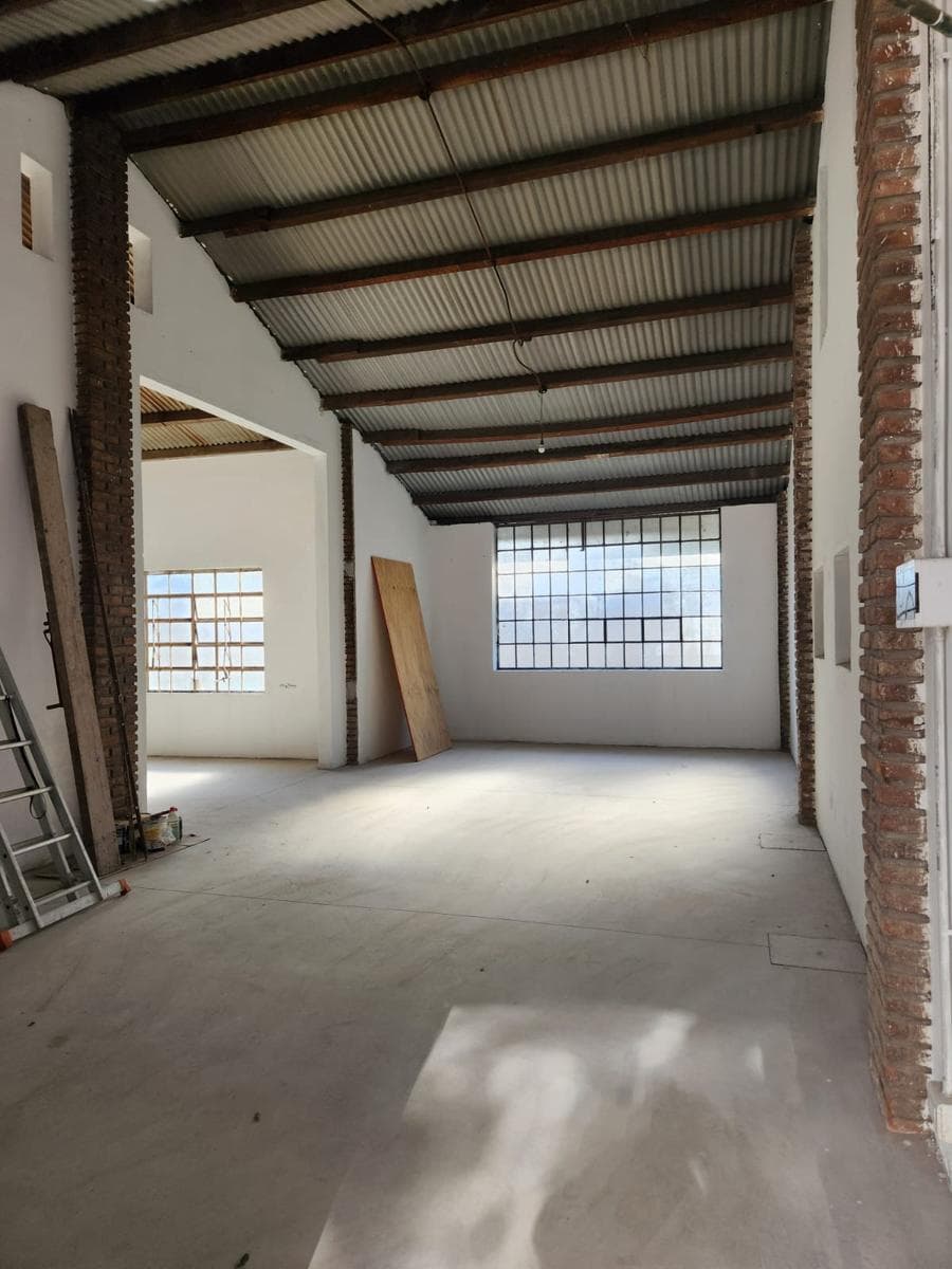 410 m² Covered Warehouse for Rent in Hurlingham