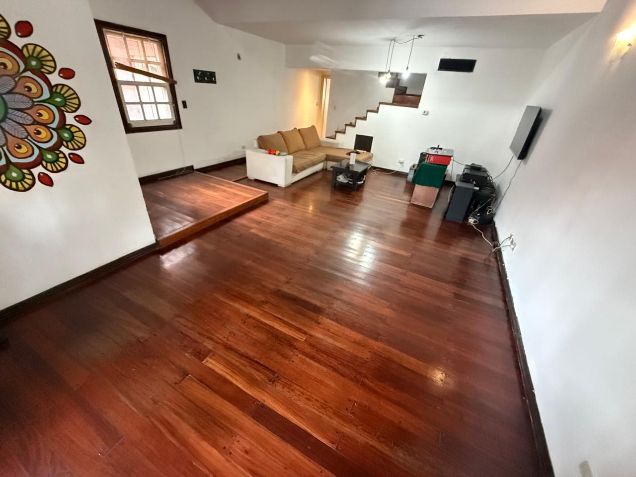 4-ROOM HOUSE FOR SALE IN DOWNTOWN QUILMES WITH A COURTYARD AND SWIMMING POOL