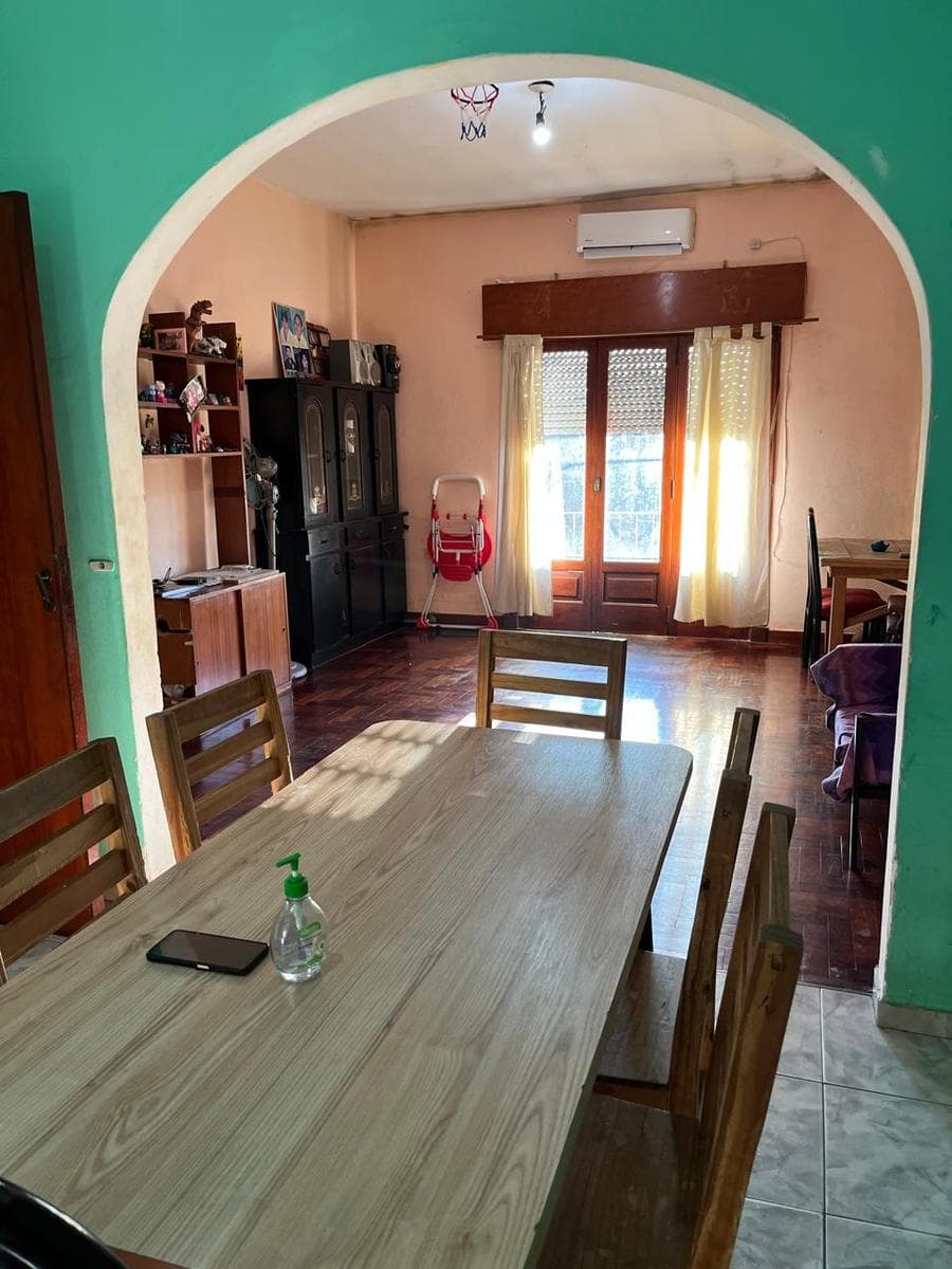 Very Spacious 3-Room Apartment for Sale with Garage in Villa Ballester—A Great Opportunity