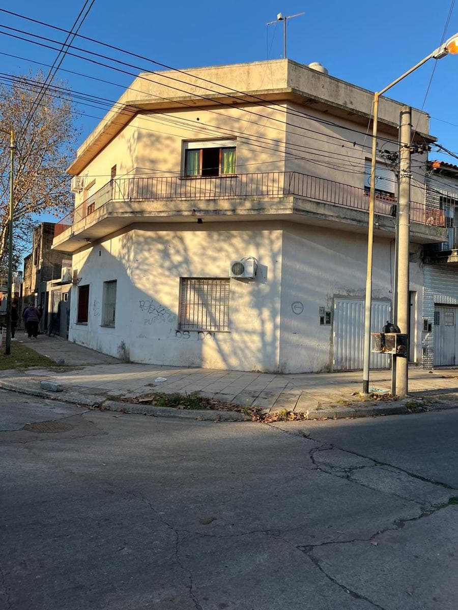 Very Spacious 3-Room Apartment for Sale with Garage in Villa Ballester—A Great Opportunity