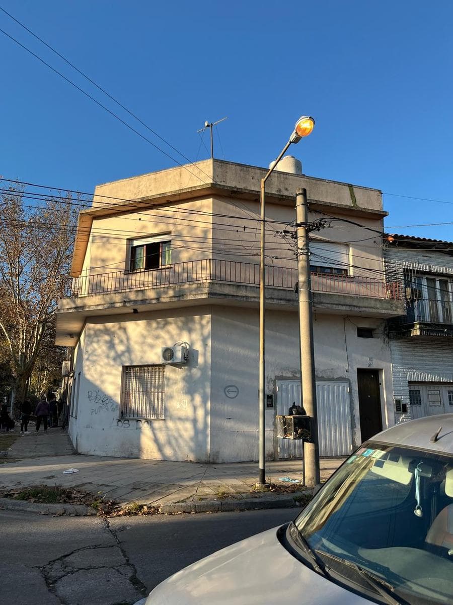 Very Spacious 3-Room Apartment for Sale with Garage in Villa Ballester—A Great Opportunity