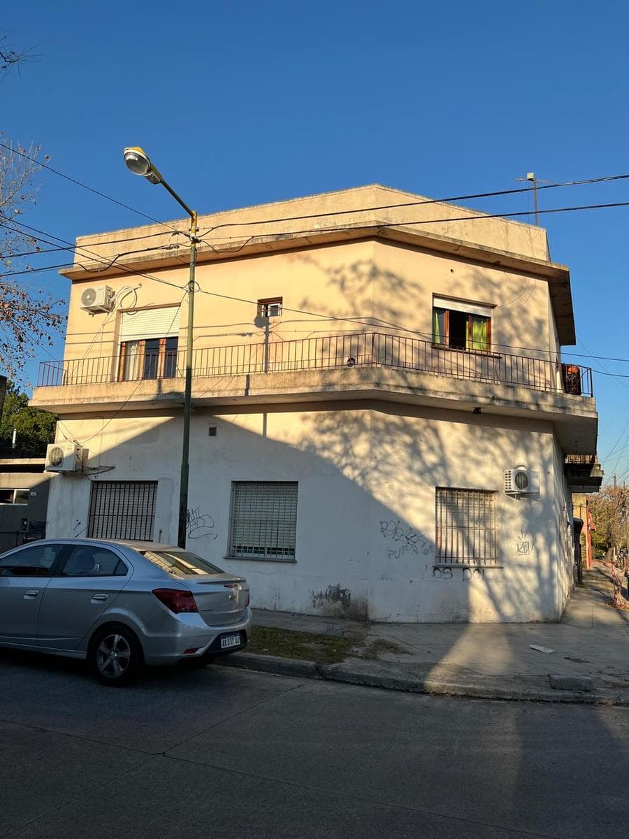 Very Spacious 3-Room Apartment for Sale with Garage in Villa Ballester—A Great Opportunity