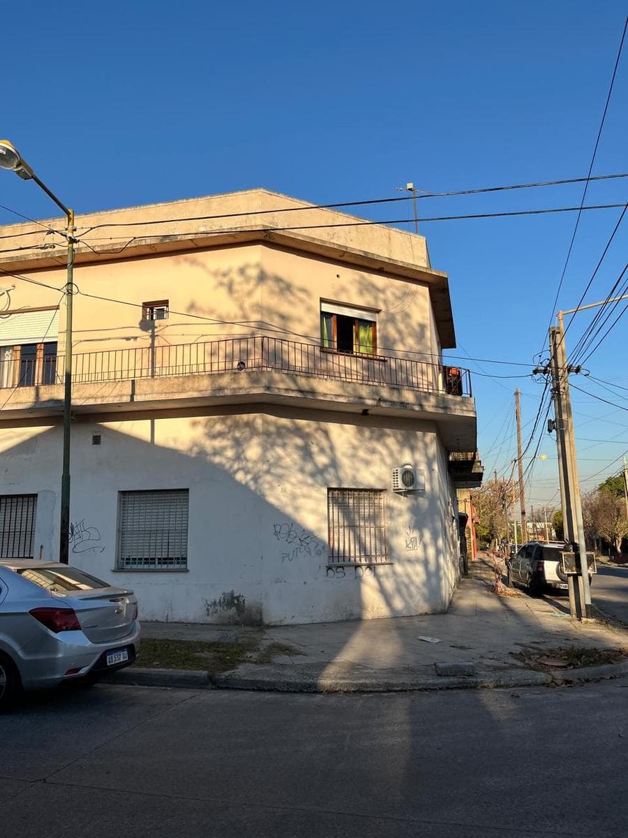 Very Spacious 3-Room Apartment for Sale with Garage in Villa Ballester—A Great Opportunity