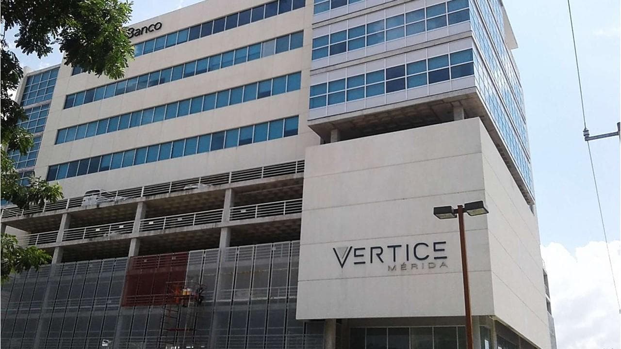Furnished and fully equipped office in Torre Vertice Montecristo