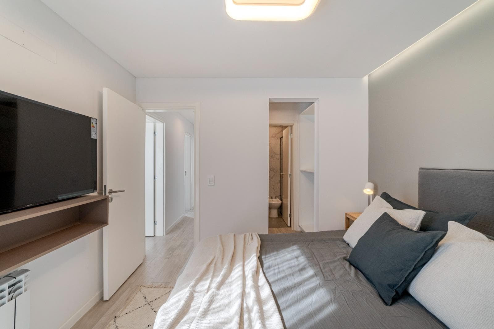 BRAND-NEW, FULLY FURNISHED DUPLEX