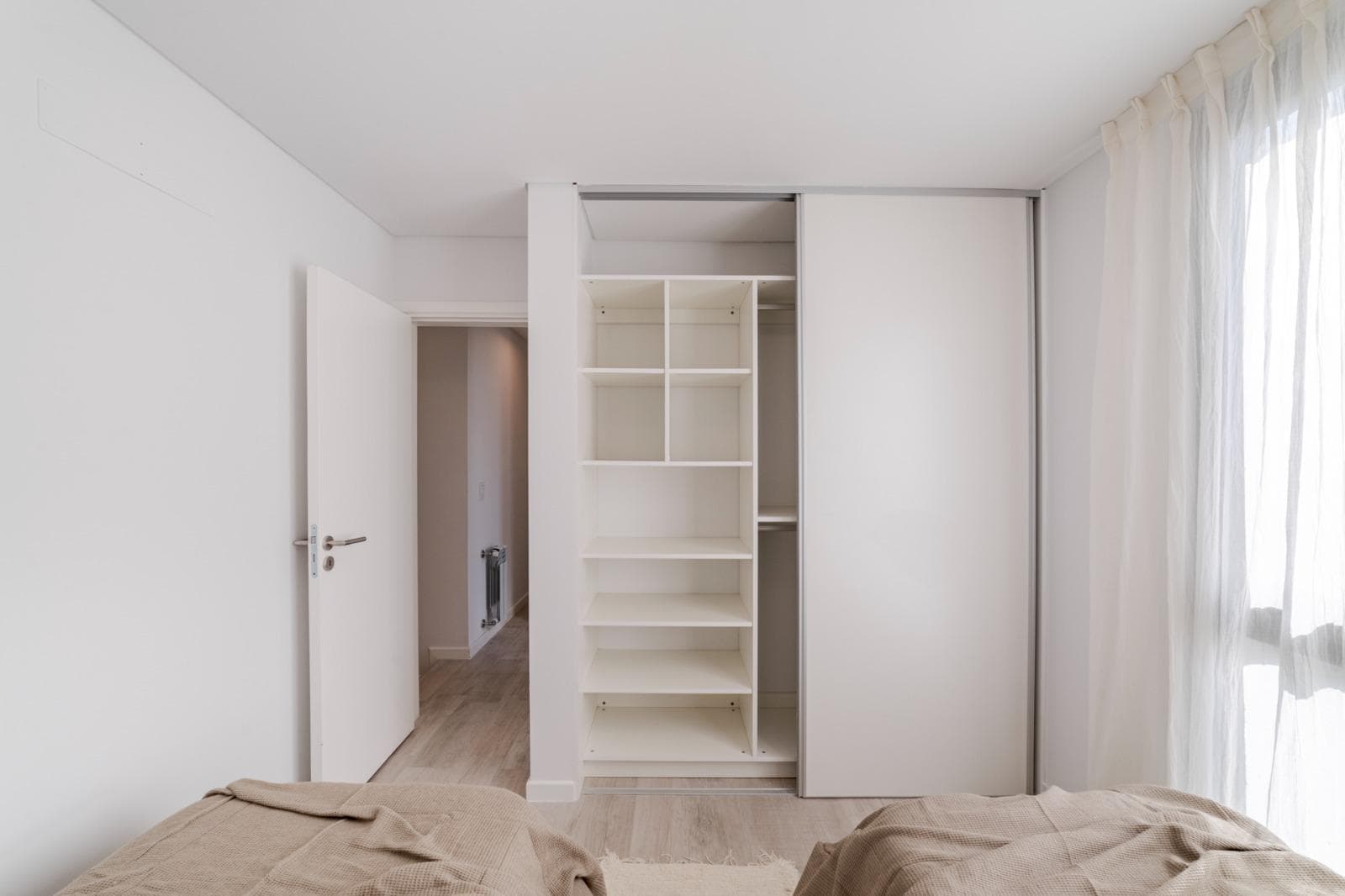 BRAND-NEW, FULLY FURNISHED DUPLEX