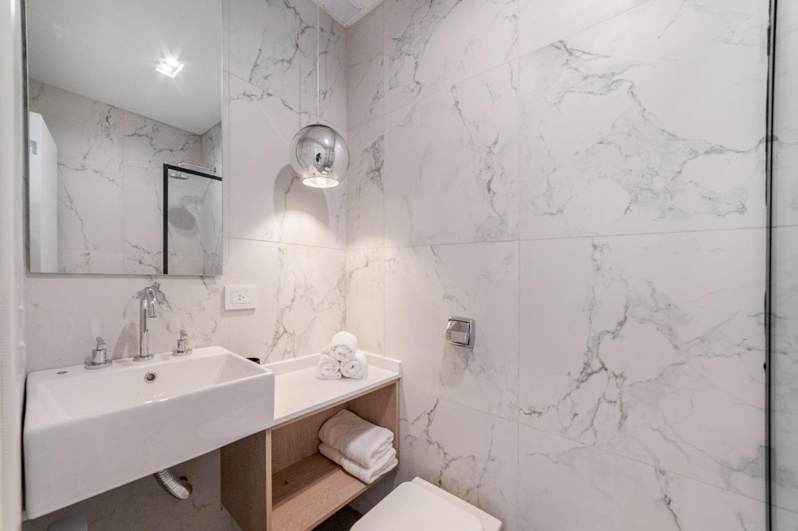BRAND-NEW, FULLY FURNISHED DUPLEX