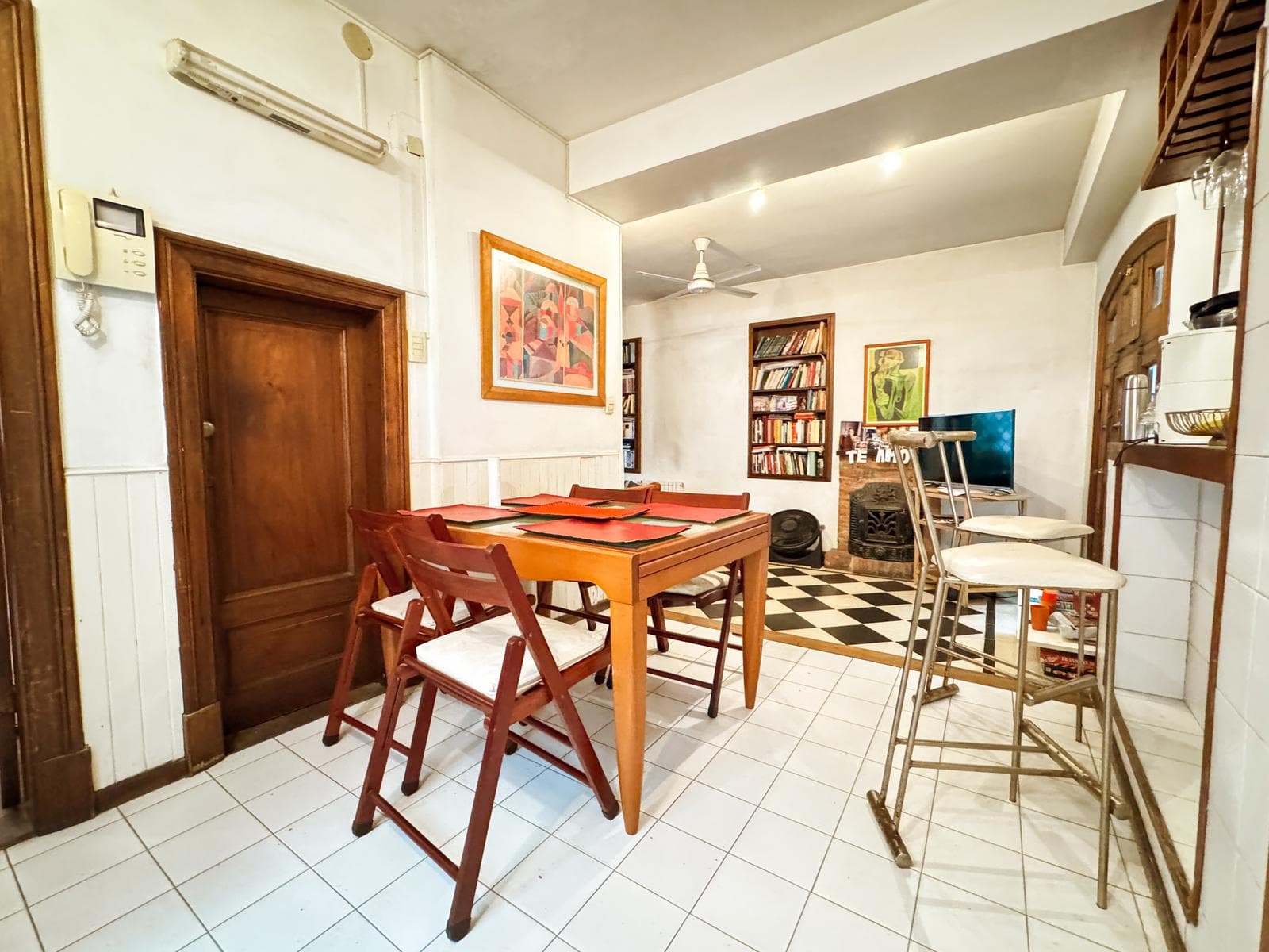 Incredible 5-Bedroom House with Guest House and Terrace in Almagro Norte