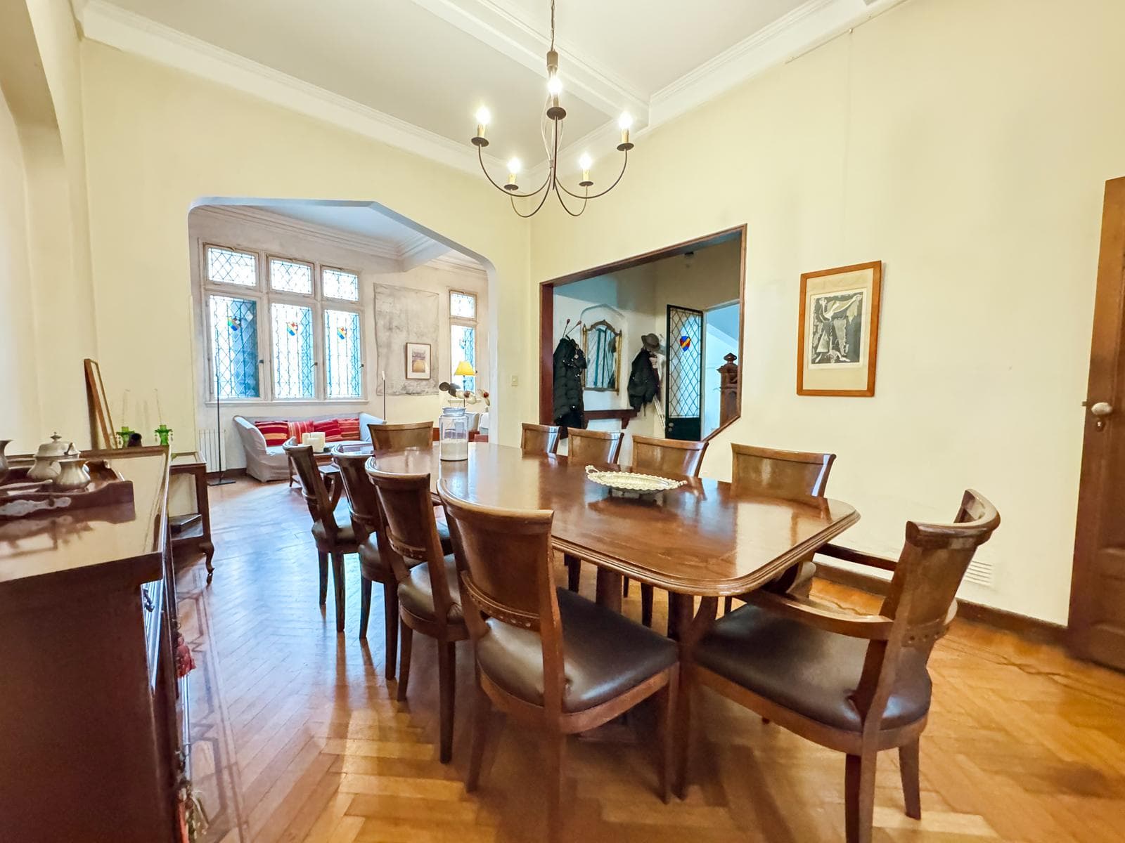 Incredible 5-Bedroom House with Guest House and Terrace in Almagro Norte