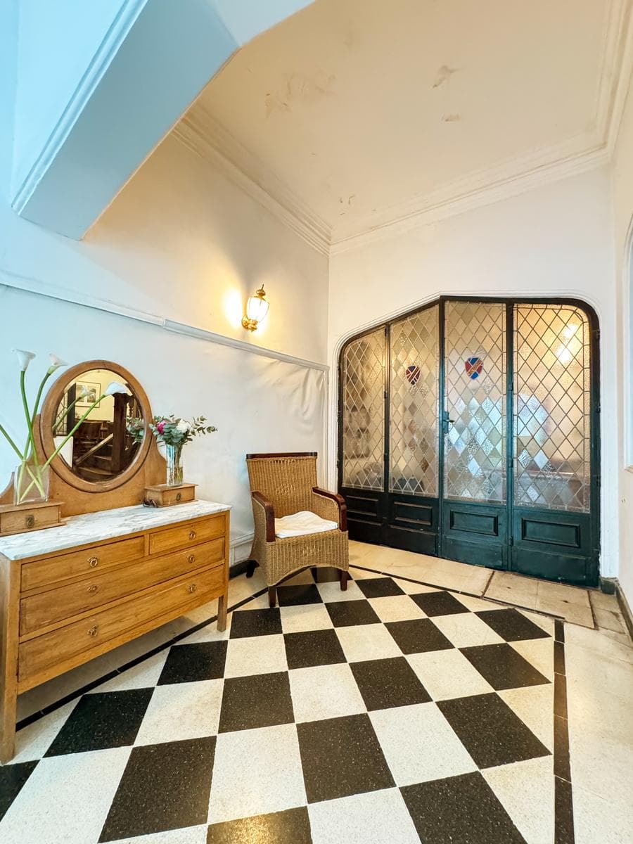 Incredible 5-Bedroom House with Guest House and Terrace in Almagro Norte