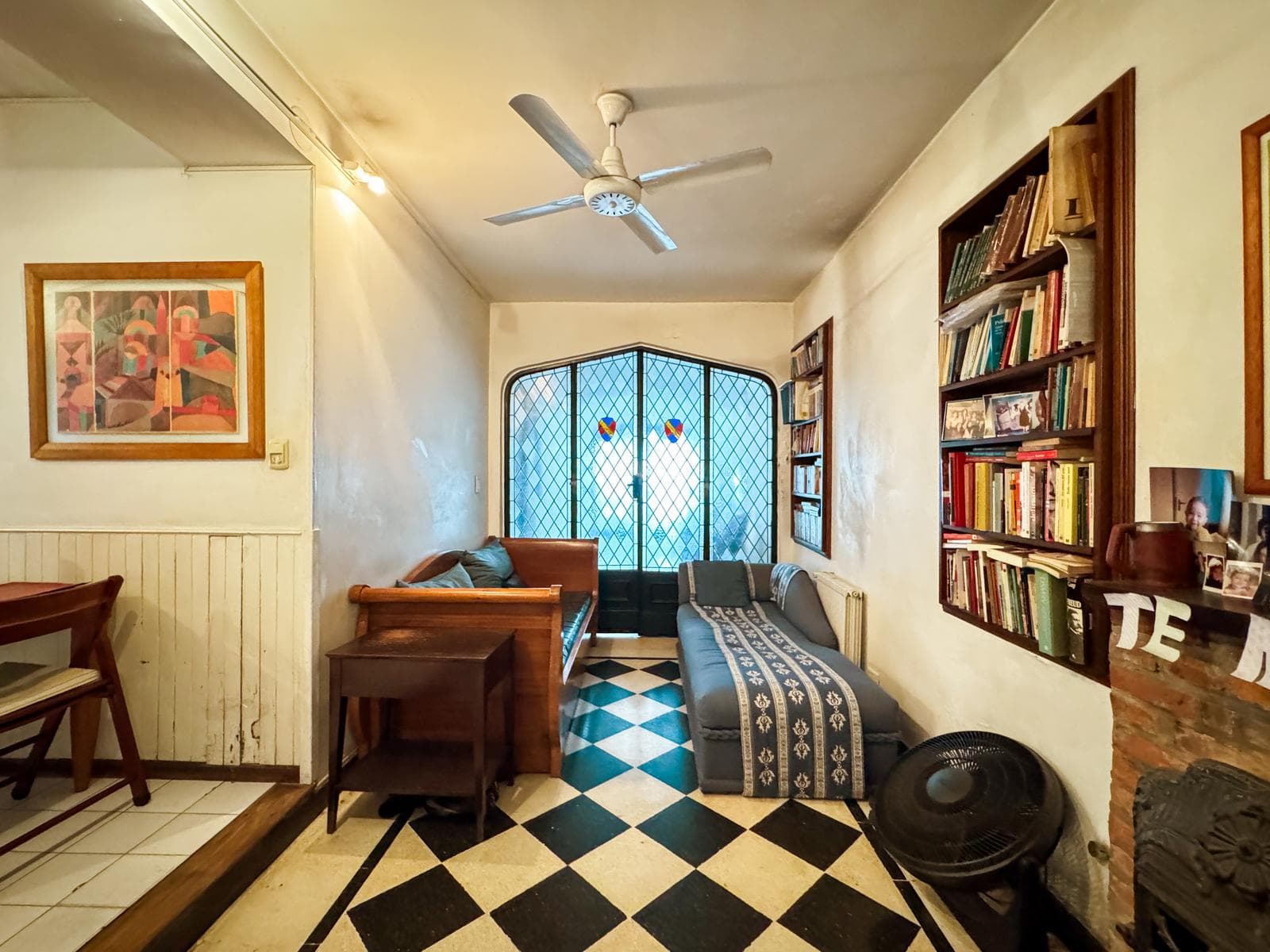 Incredible 5-Bedroom House with Guest House and Terrace in Almagro Norte