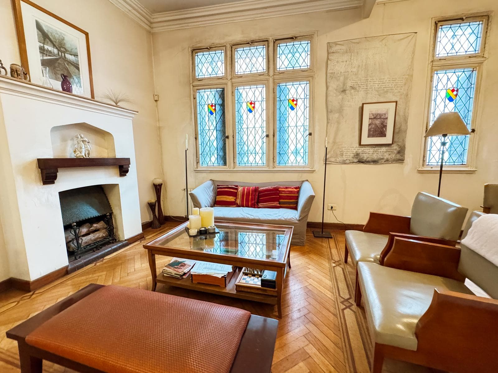 Incredible 5-Bedroom House with Guest House and Terrace in Almagro Norte
