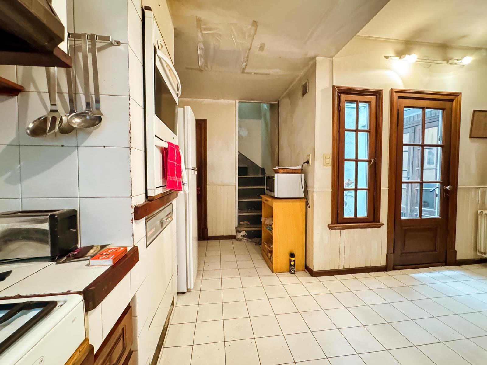 Incredible 5-Bedroom House with Guest House and Terrace in Almagro Norte