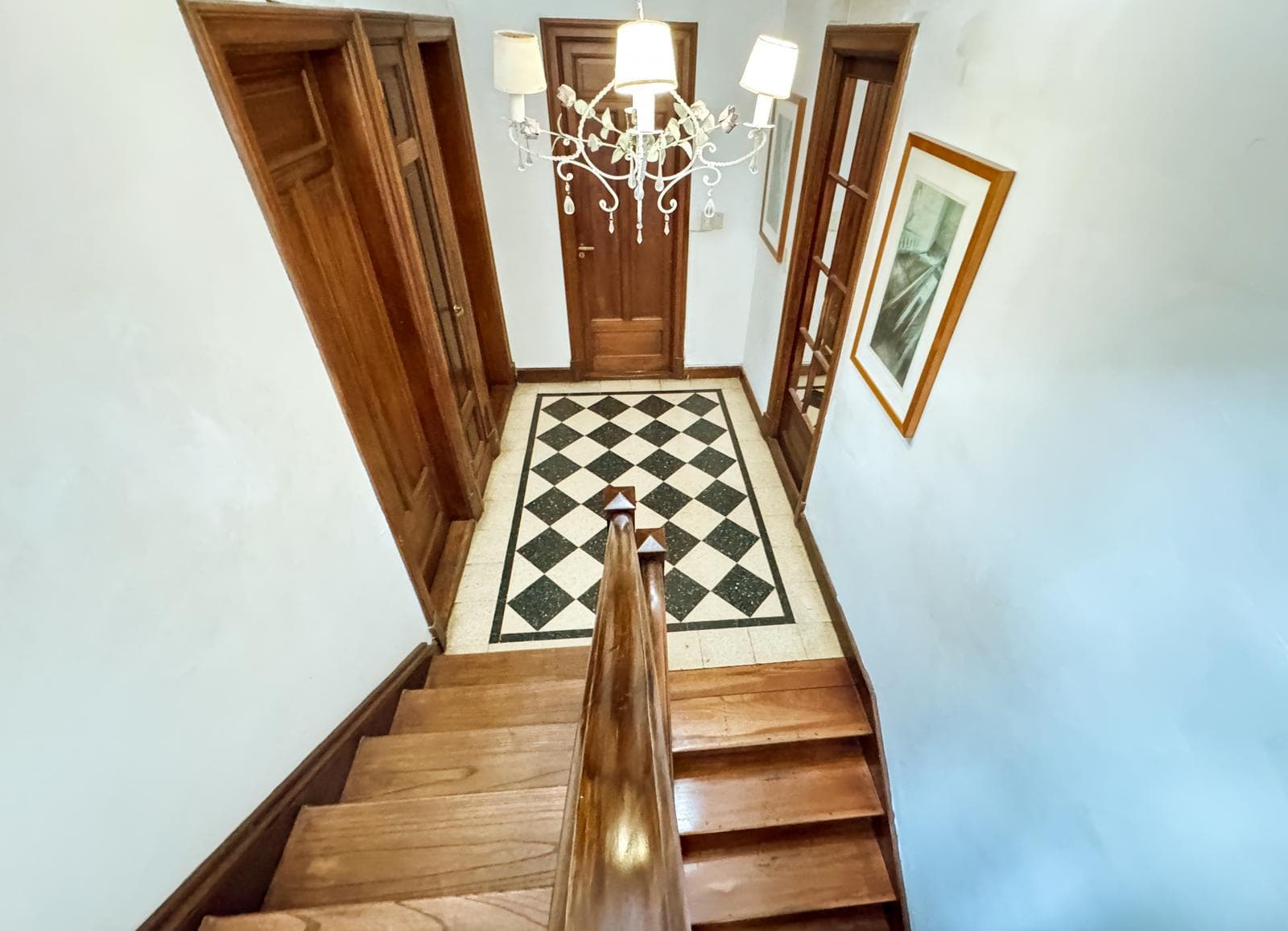 Incredible 5-Bedroom House with Guest House and Terrace in Almagro Norte