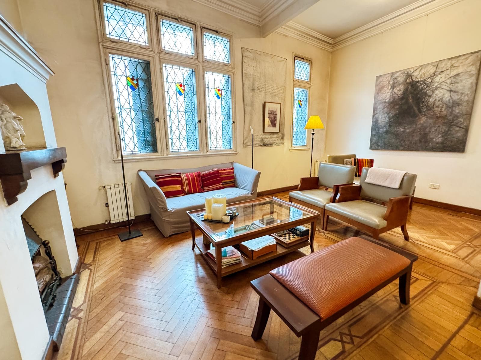 Incredible 5-Bedroom House with Guest House and Terrace in Almagro Norte