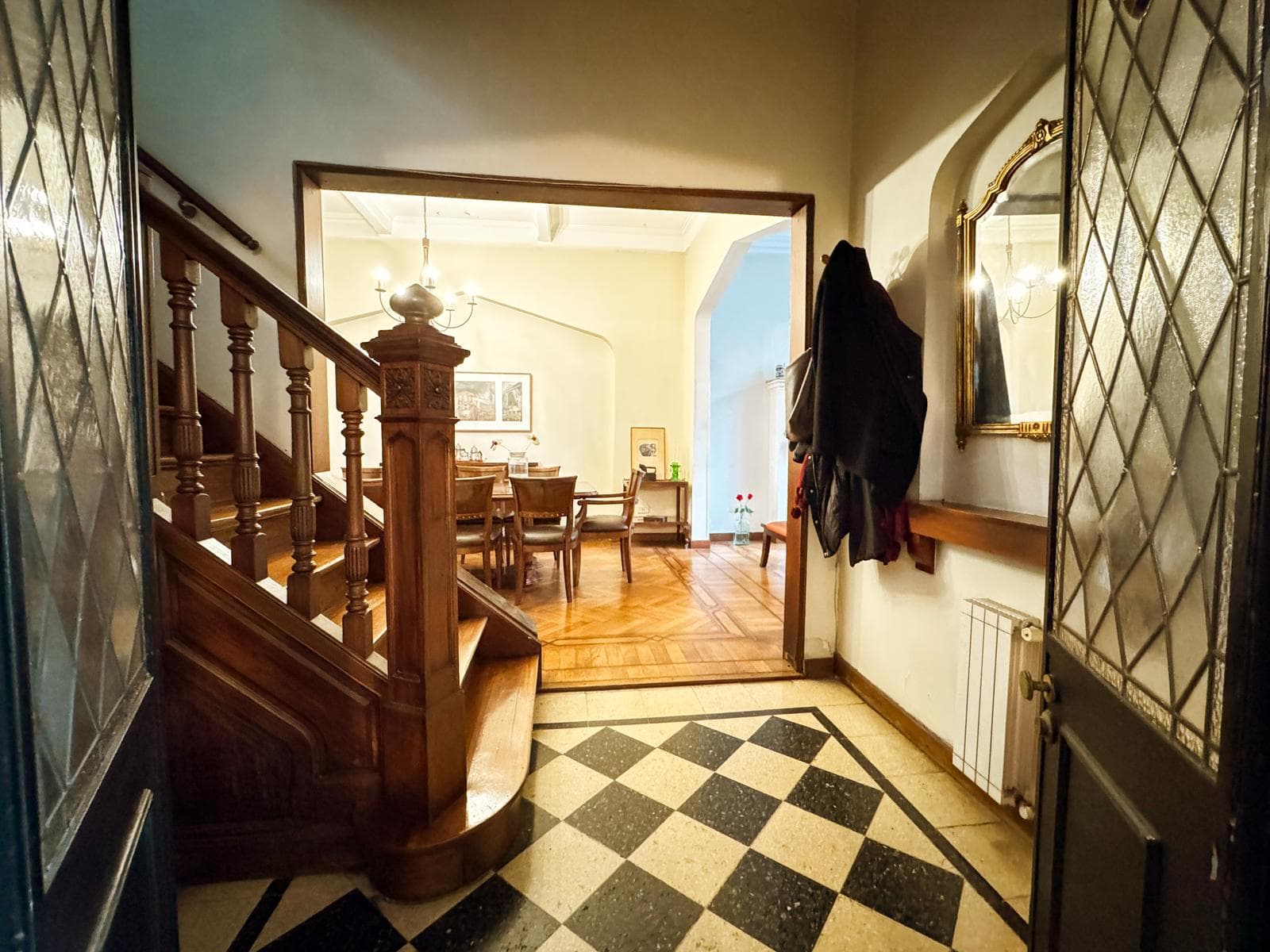 Incredible 5-Bedroom House with Guest House and Terrace in Almagro Norte