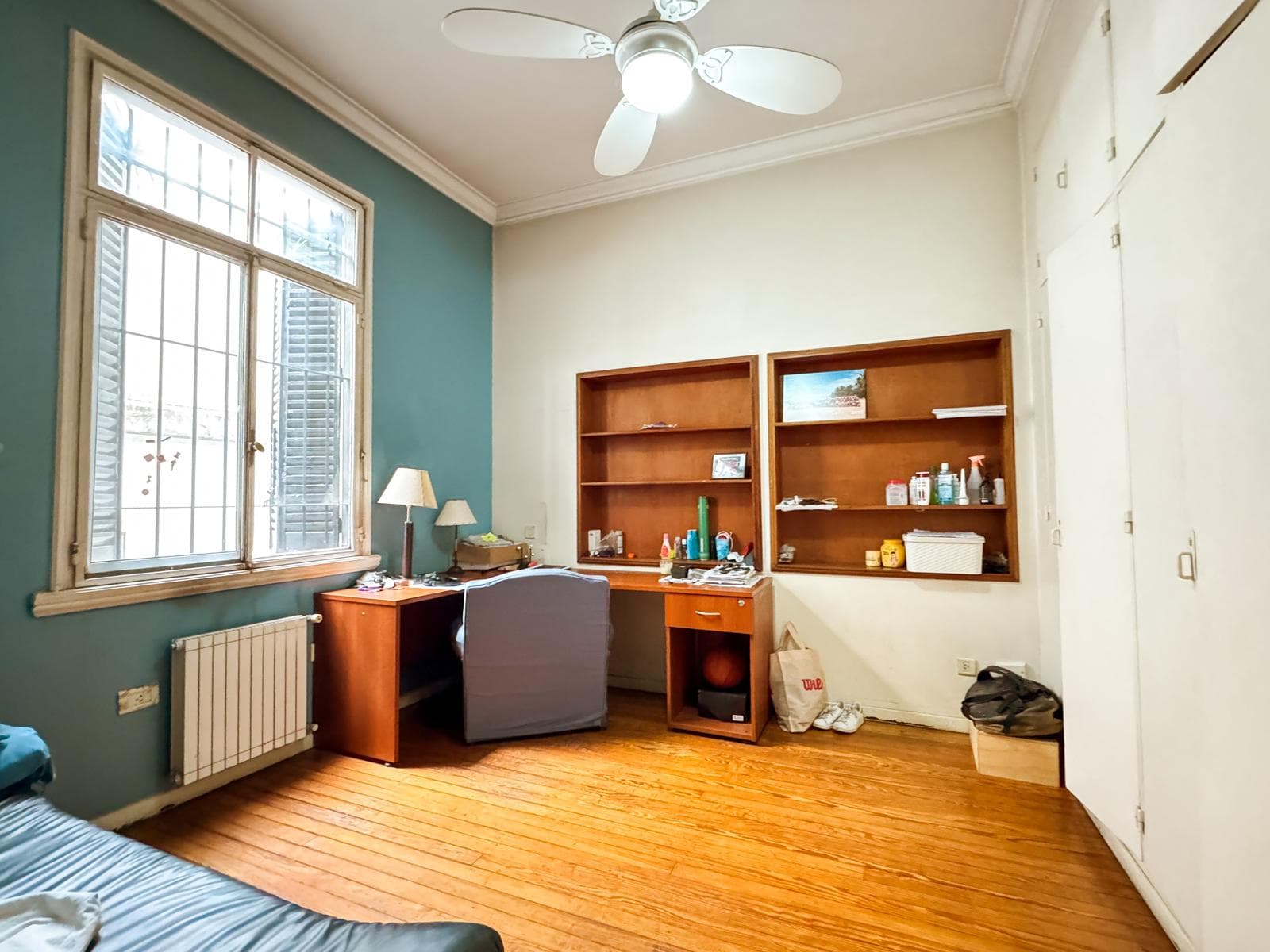 Incredible 5-Bedroom House with Guest House and Terrace in Almagro Norte