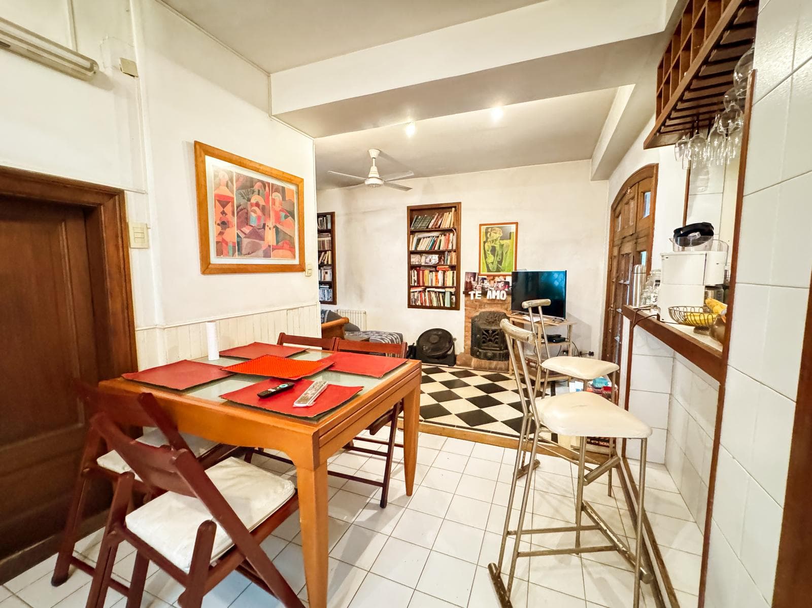Incredible 5-Bedroom House with Guest House and Terrace in Almagro Norte