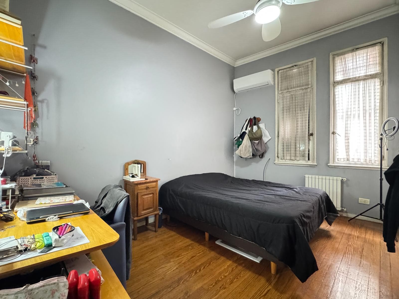 Incredible 5-Bedroom House with Guest House and Terrace in Almagro Norte