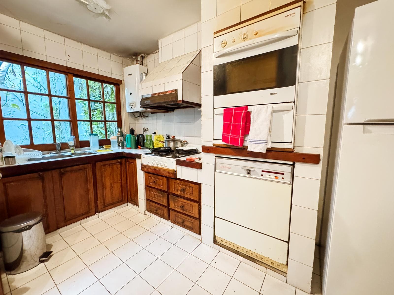 Incredible 5-Bedroom House with Guest House and Terrace in Almagro Norte