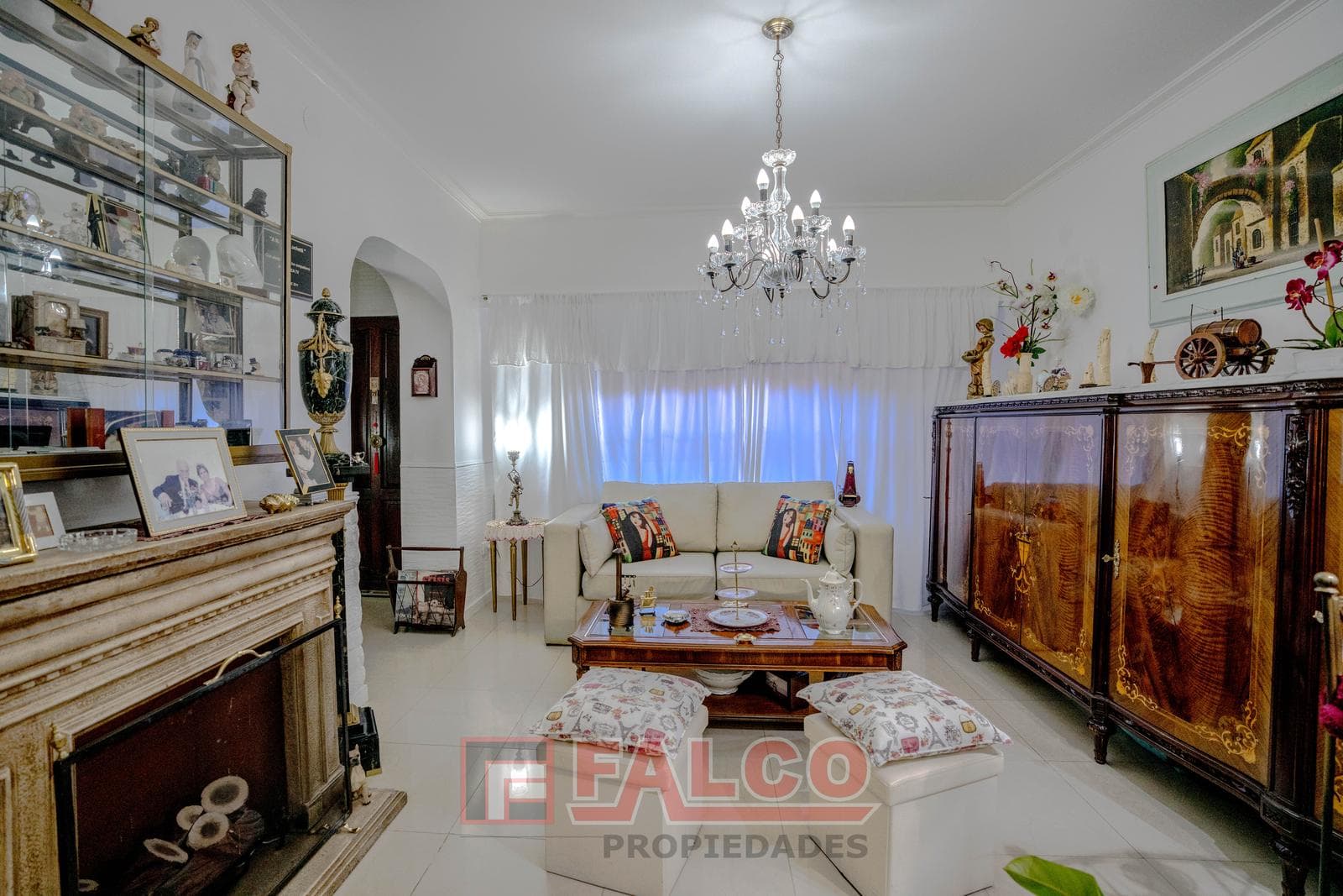 A 4-room apartment, renovated to look brand new, with a terrace and grill. No maintenance fees