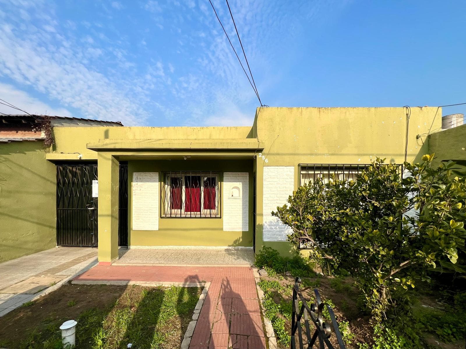 House for Sale with Shed and Yard in Adrogue