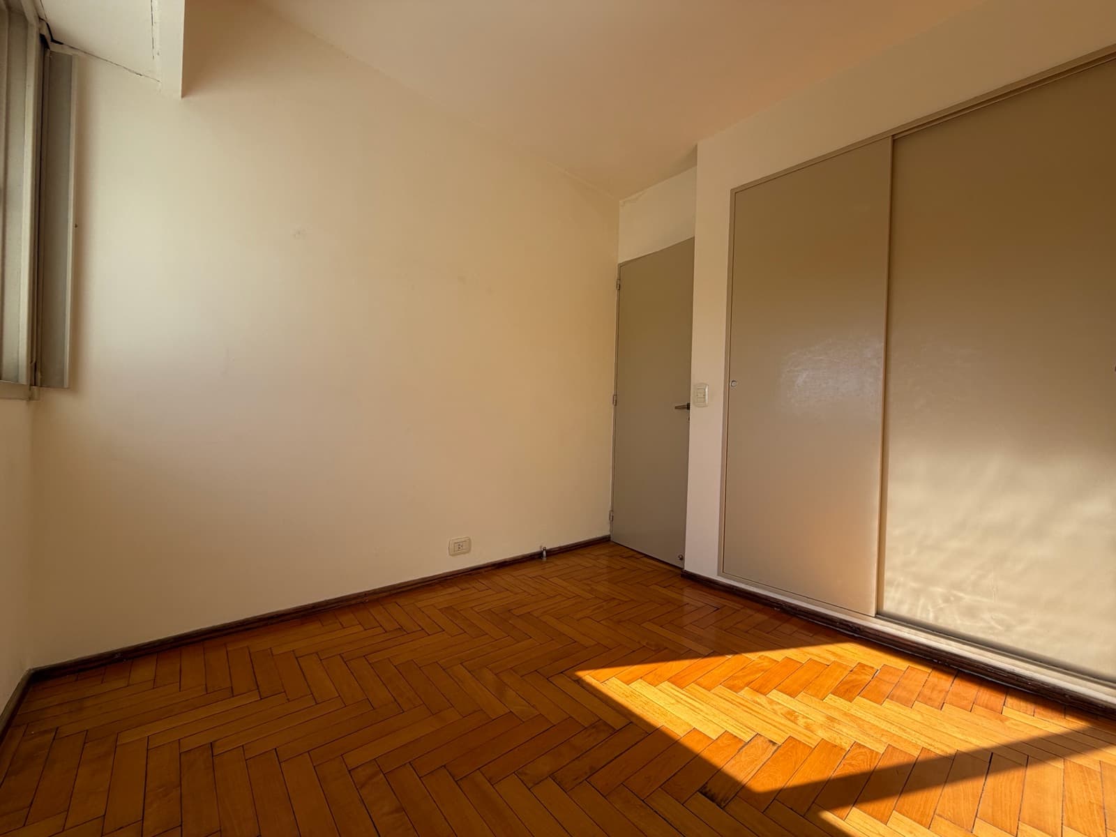 3-BEDROOM APARTMENT FOR SALE IN DOWNTOWN ROSARIO
