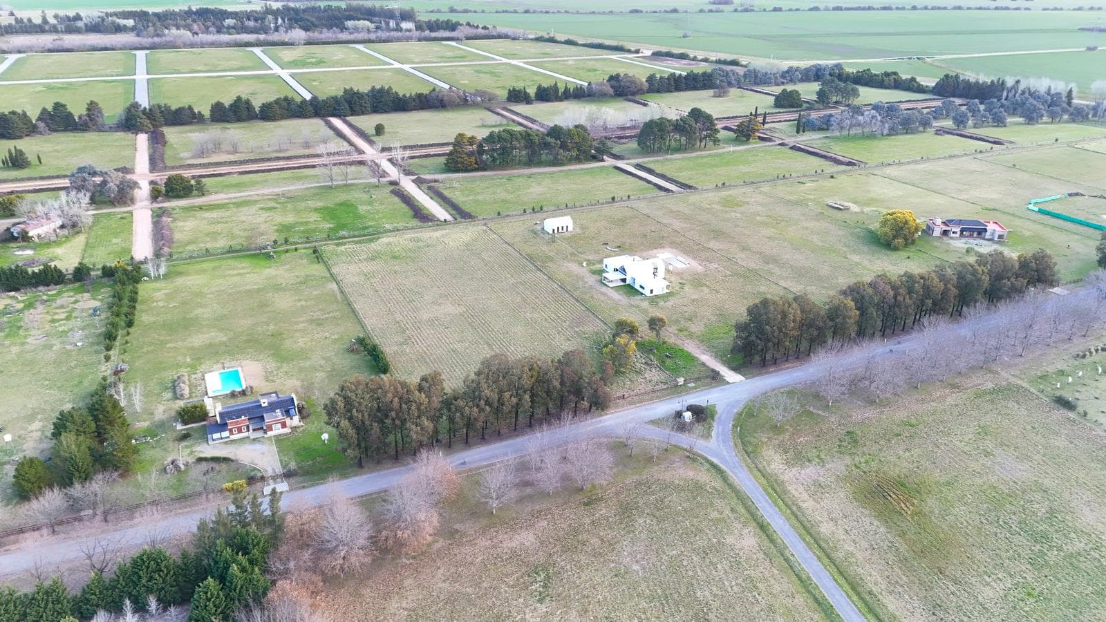 1-hectare lot. Farm for sale at Estancia La Macarena. Neighborhood with amenities