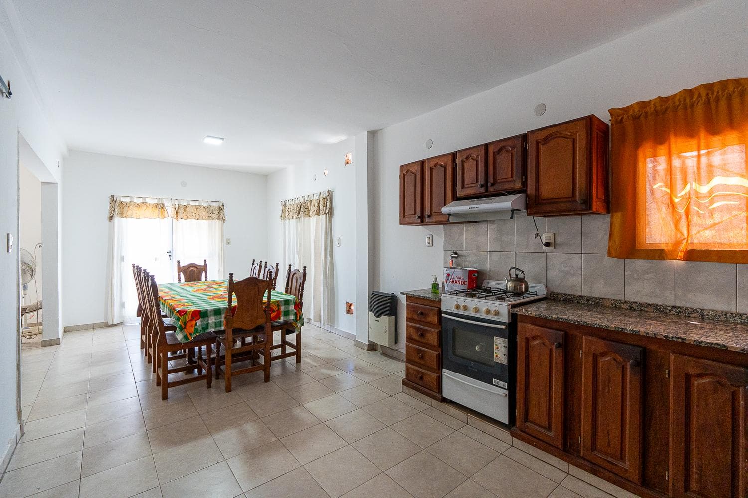FOR SALE | TRADE - First-floor apartment facing the street, three bedrooms, and a terrace - San Lorenzo. QUALIFIES FOR MORTGAGE.