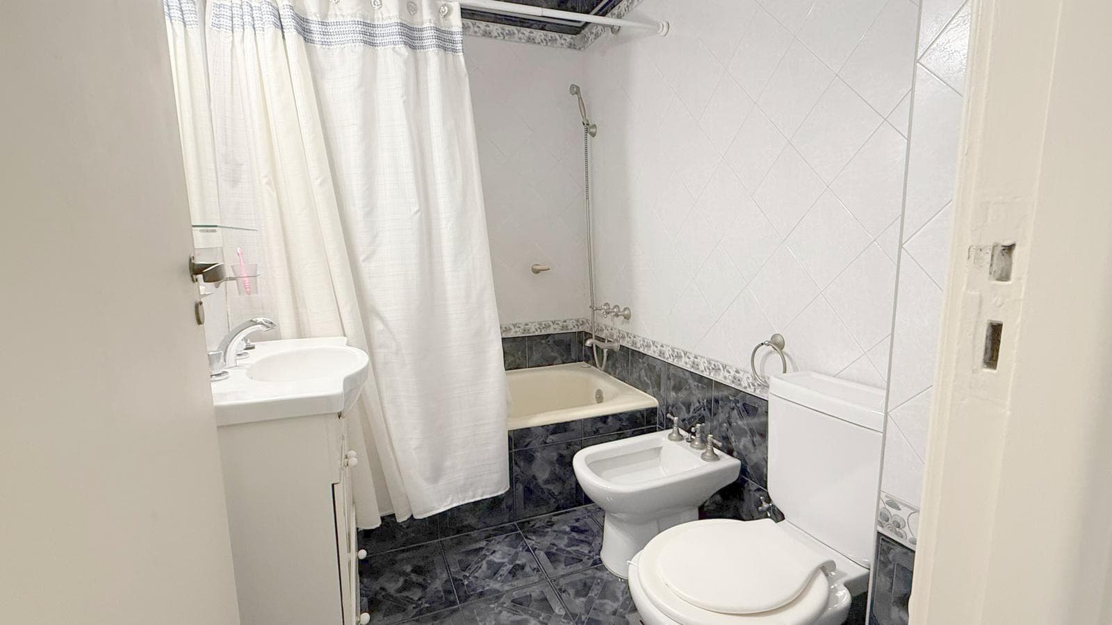 3-Room Apartment for Sale in Villa Santa Rita