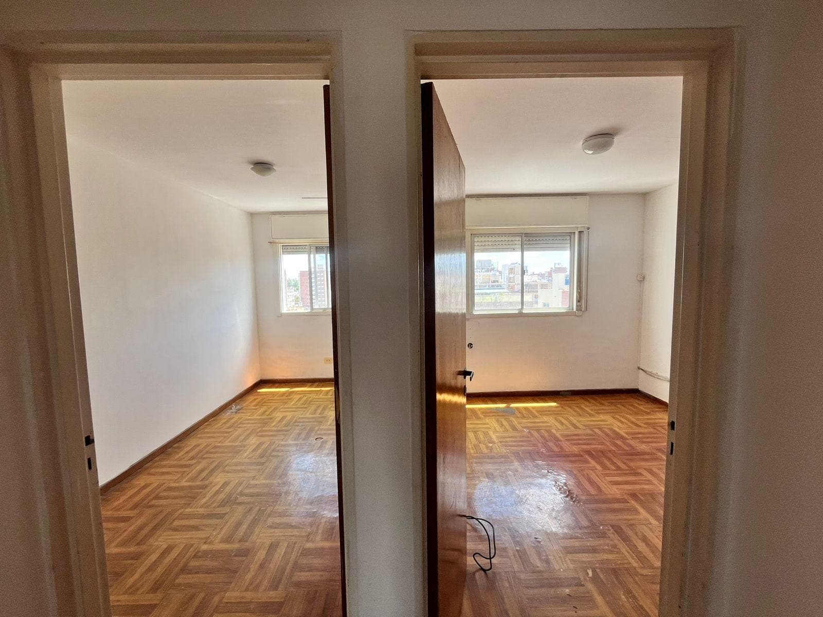 FOR SALE - 2-bedroom apartment with a front-facing balcony - Abasto, Rosario. QUALIFIES FOR A MORTGAGE.
