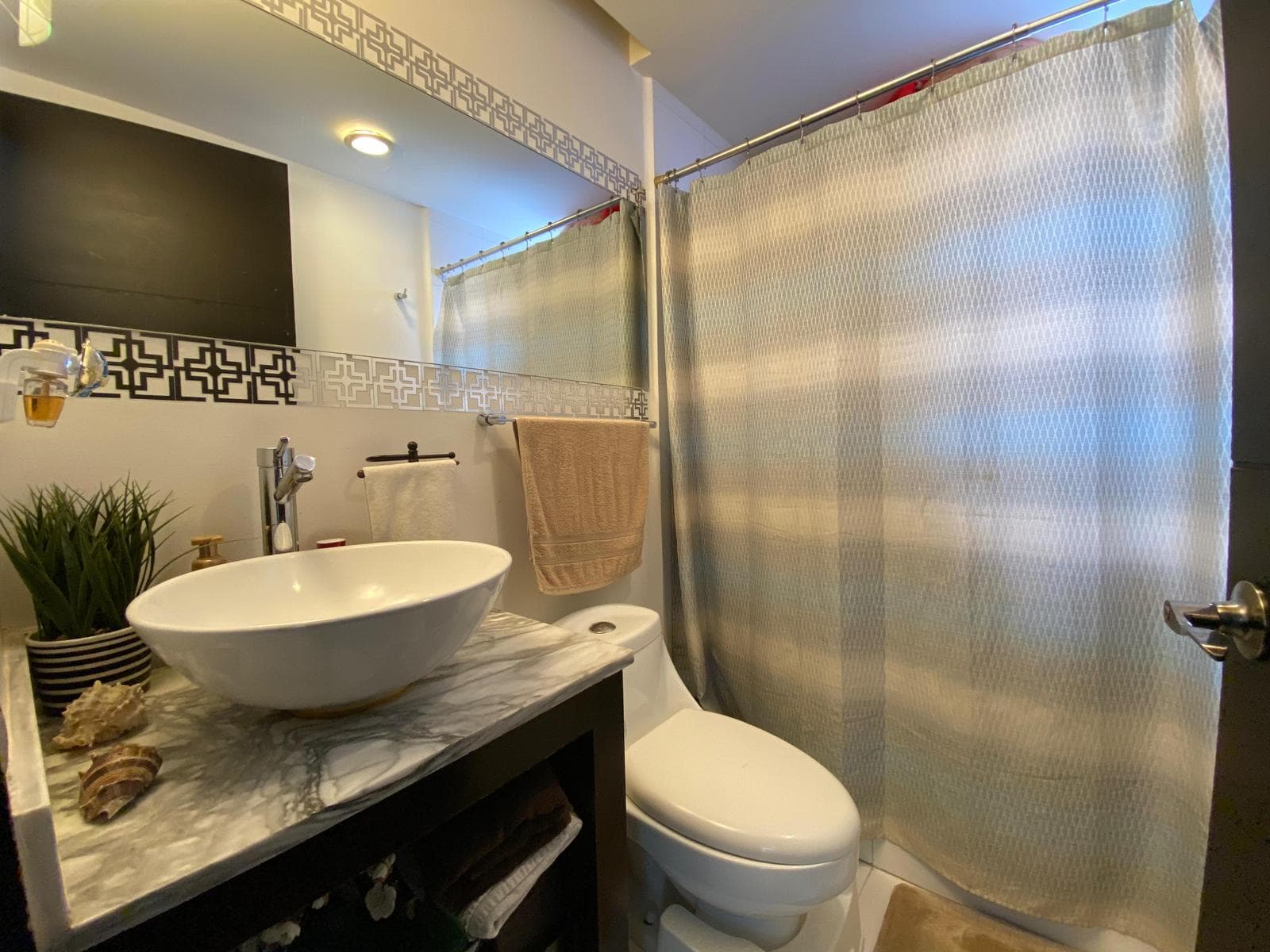 3 bedrooms, 98 m2, and a storage room. Tiburcio Sánchez, Merced Gómez