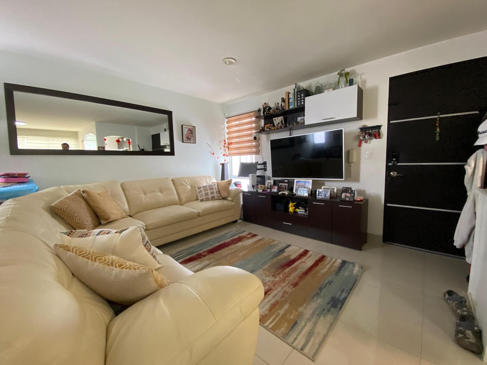 3 bedrooms, 98 m2, and a storage room. Tiburcio Sánchez, Merced Gómez