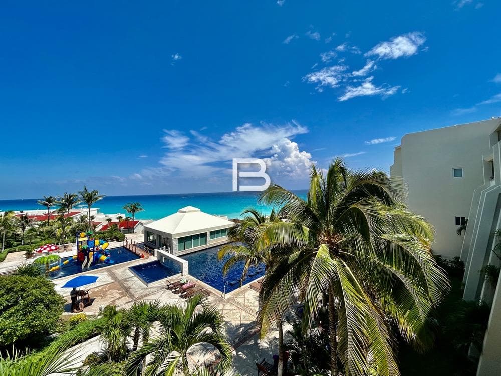 Apartment for Sale in Cancún's Hotel Zone with Beachfront Location