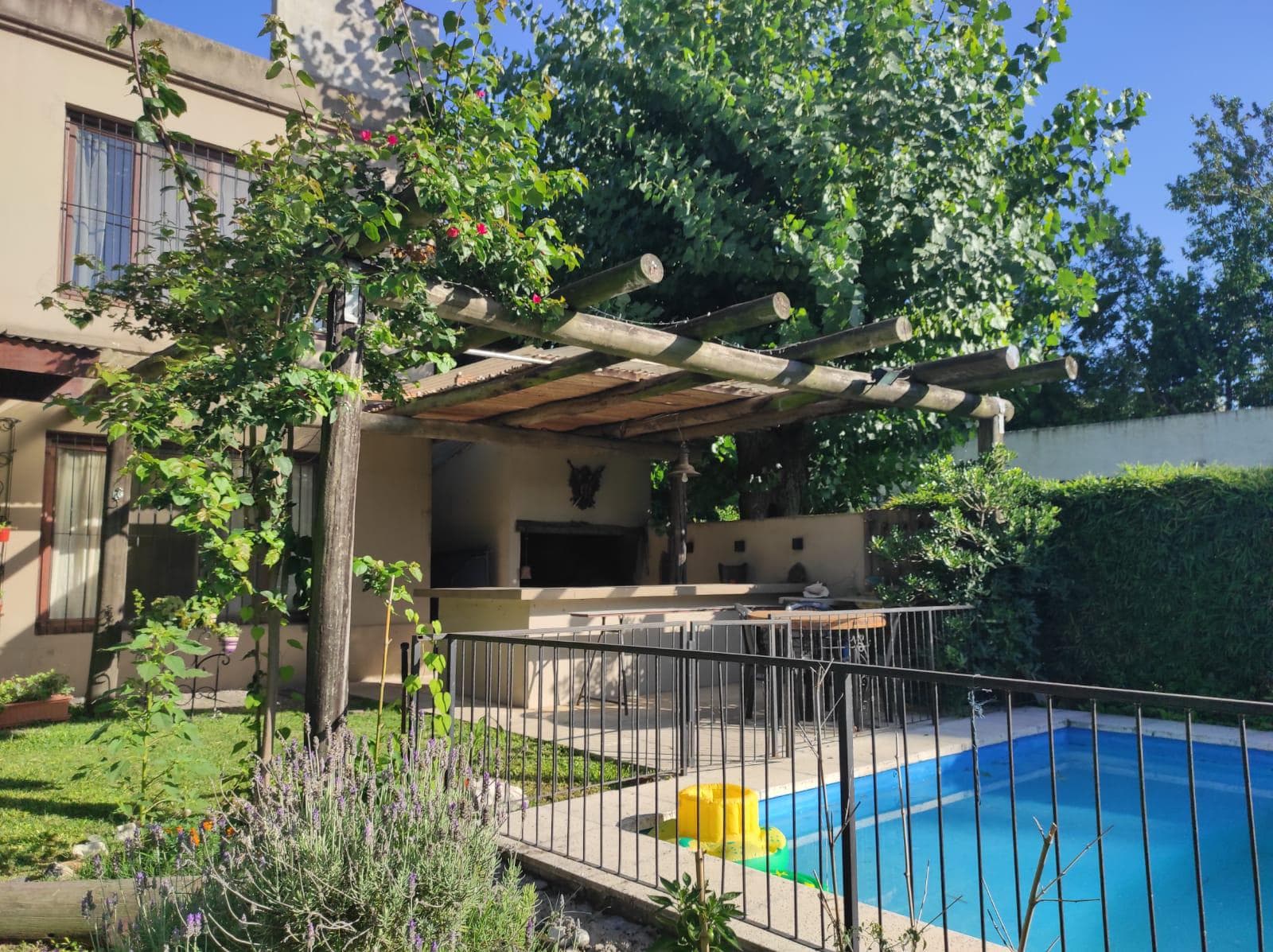 House for Short-Term Rent in Bella Vista