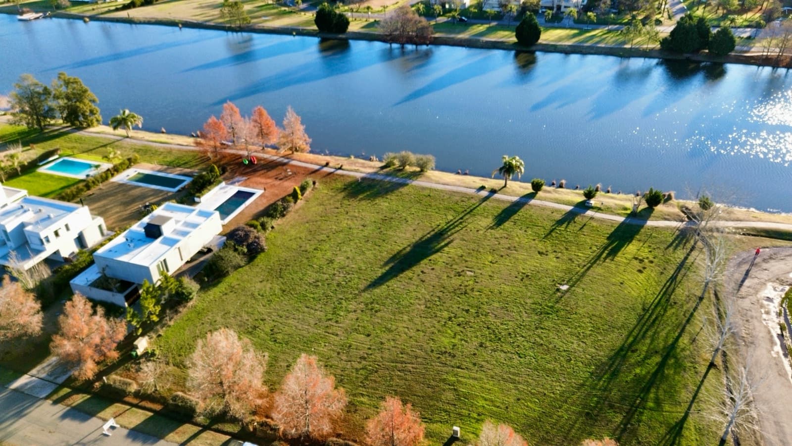 Last lot with lake access in the Puerto Roldan Gated Community